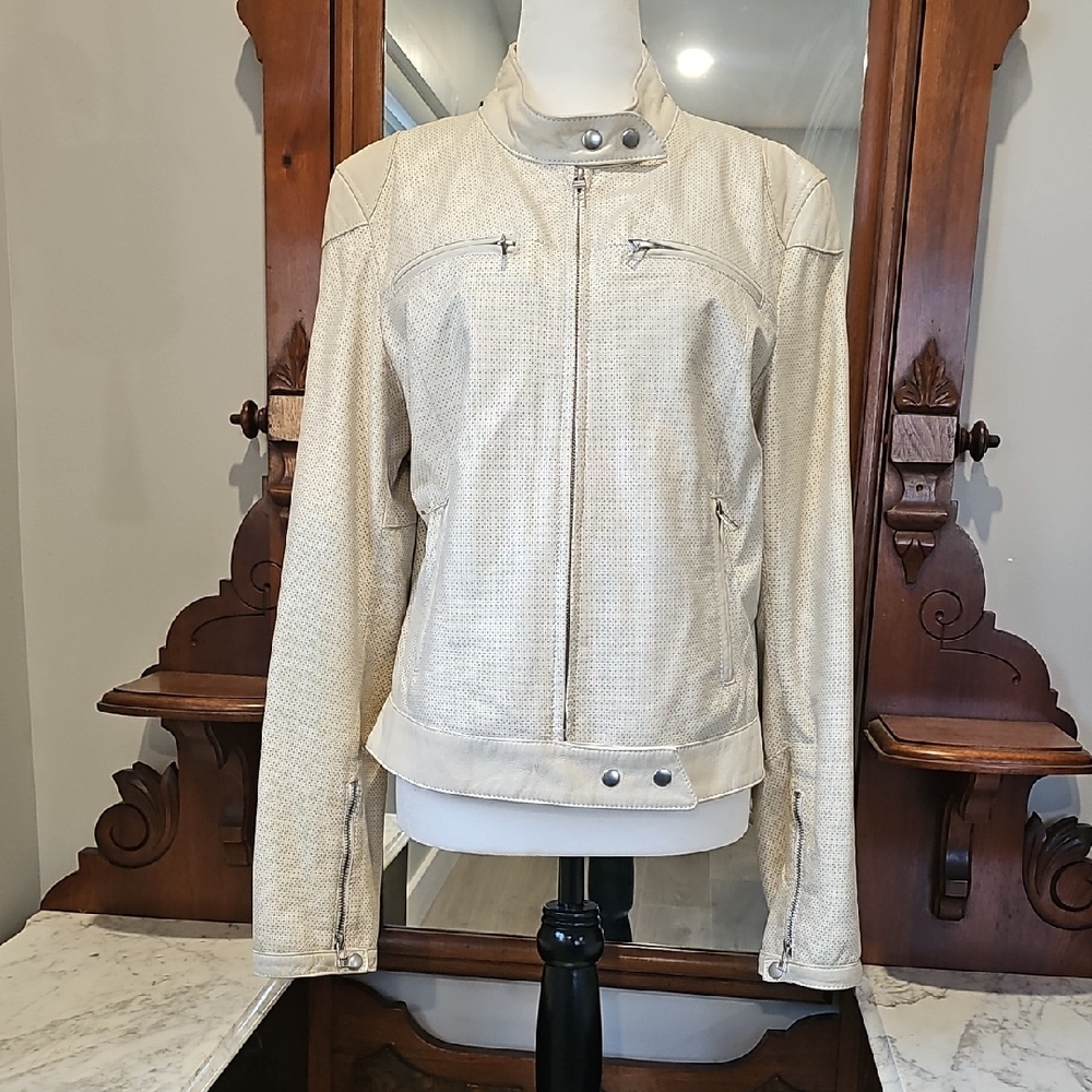 Danier Women's Beige Leather Jacket